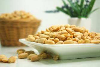 What Will Happen If Your Share Peanuts With Your Cat?