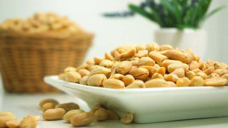 What Will Happen If Your Share Peanuts With Your Cat?
